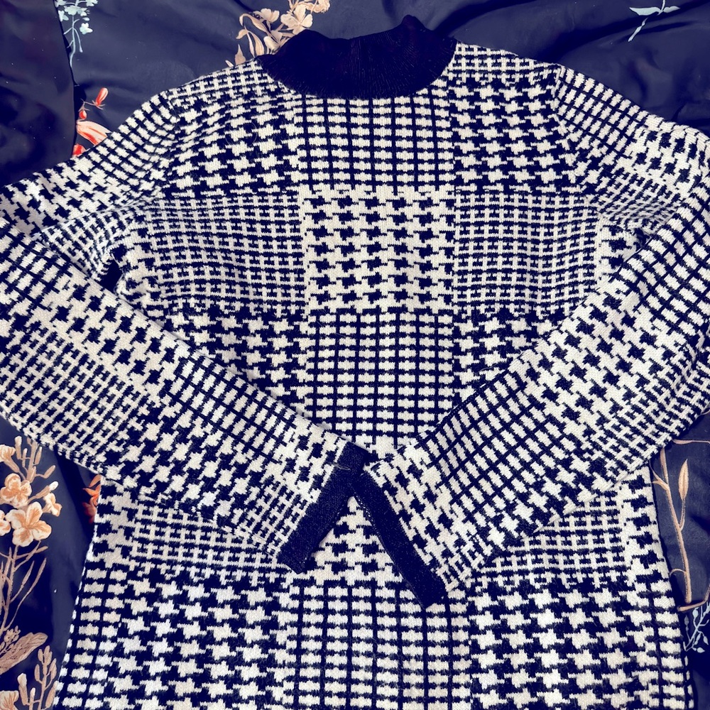 Joseph A black & white houndstooth sweater